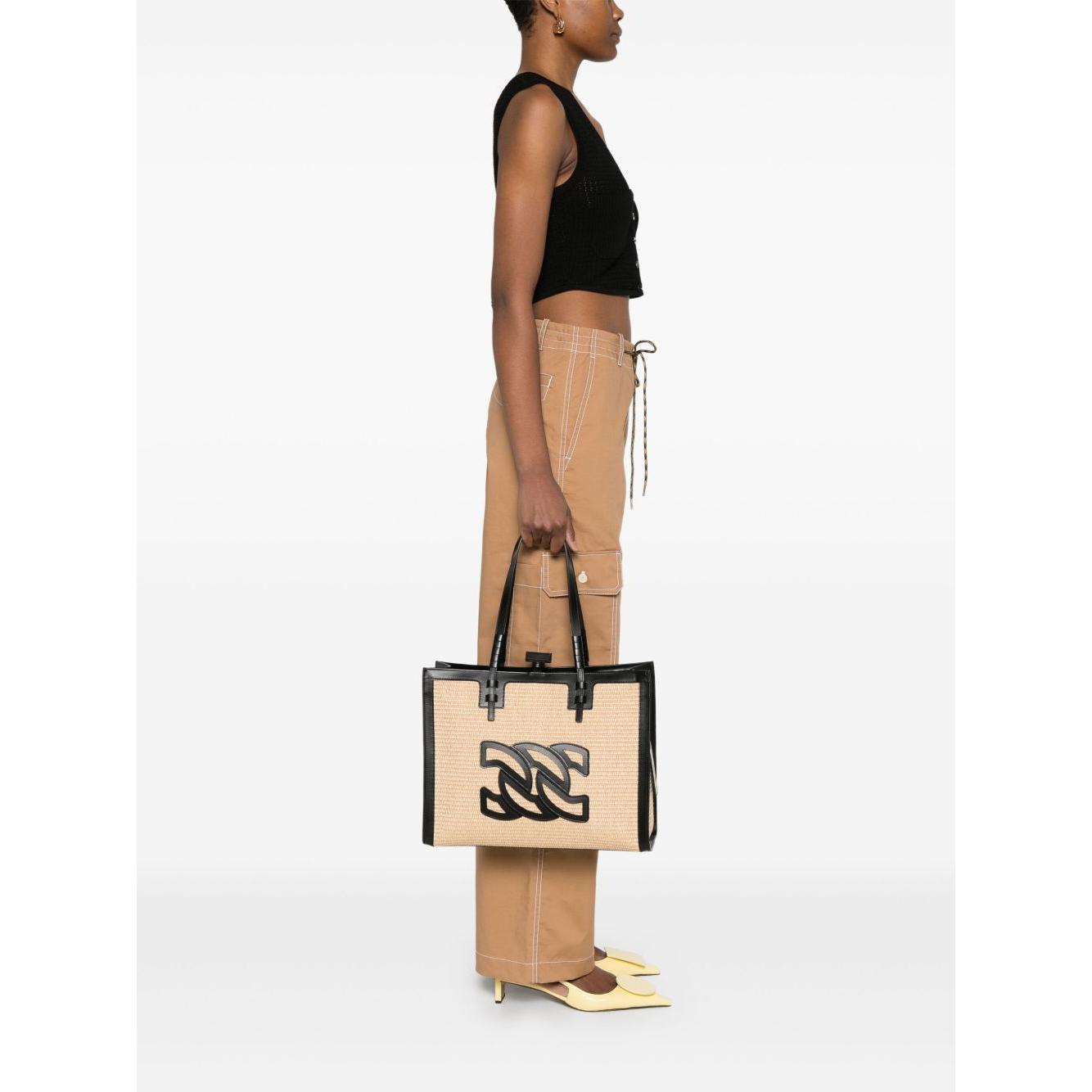 Front view with bag zipped and handles upright.