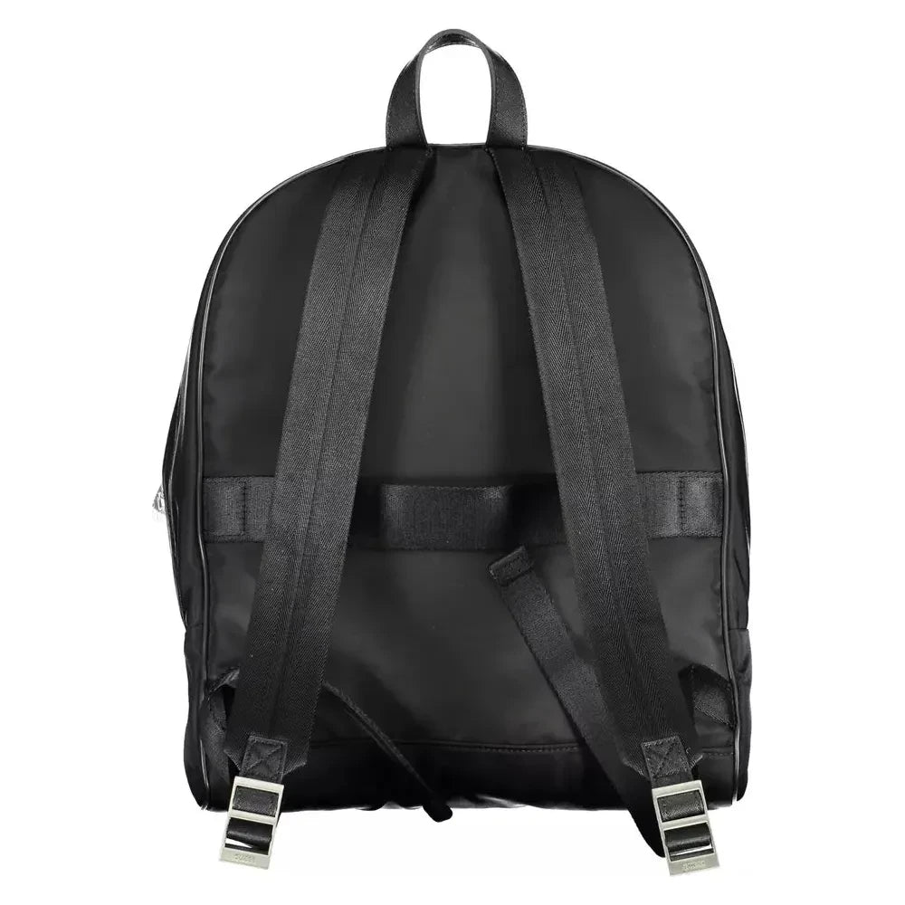 Front view with bag zipped and handles upright.