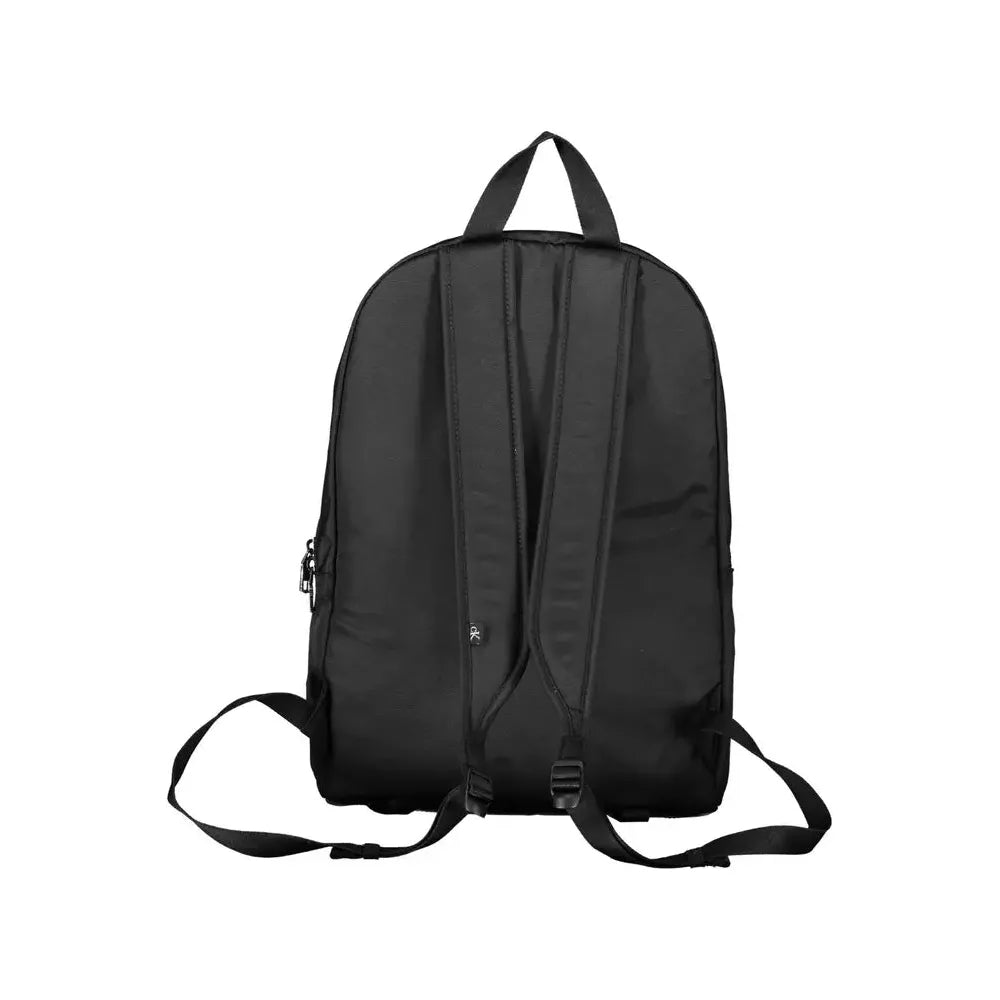 Front view with bag zipped and handles upright.