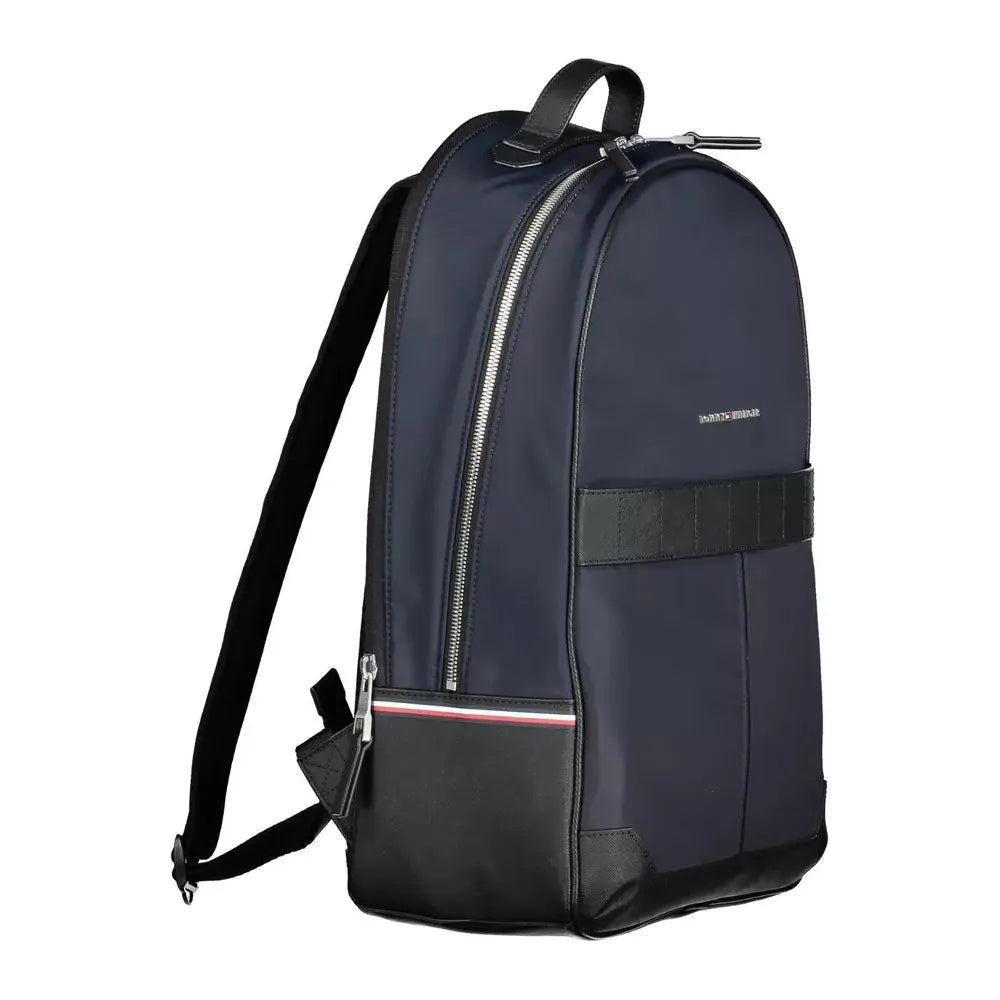 Front view with bag zipped and handles upright.