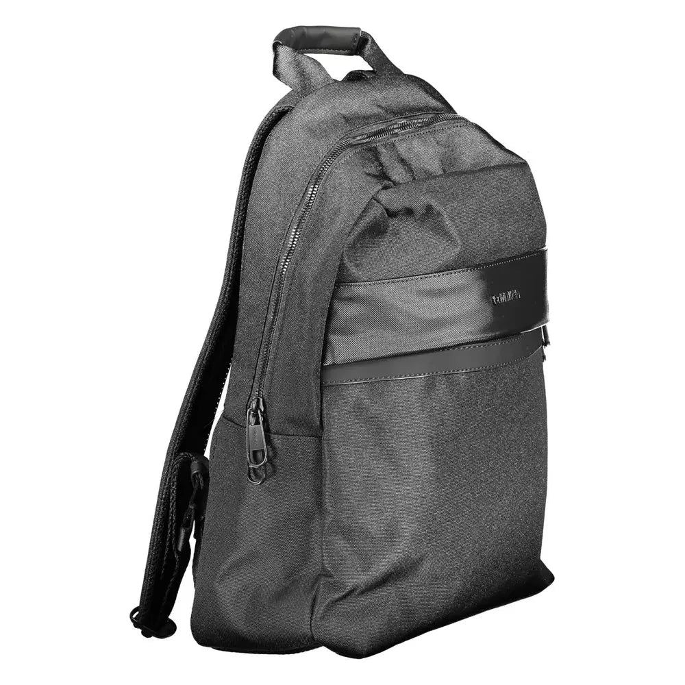 Front view with bag zipped and handles upright.