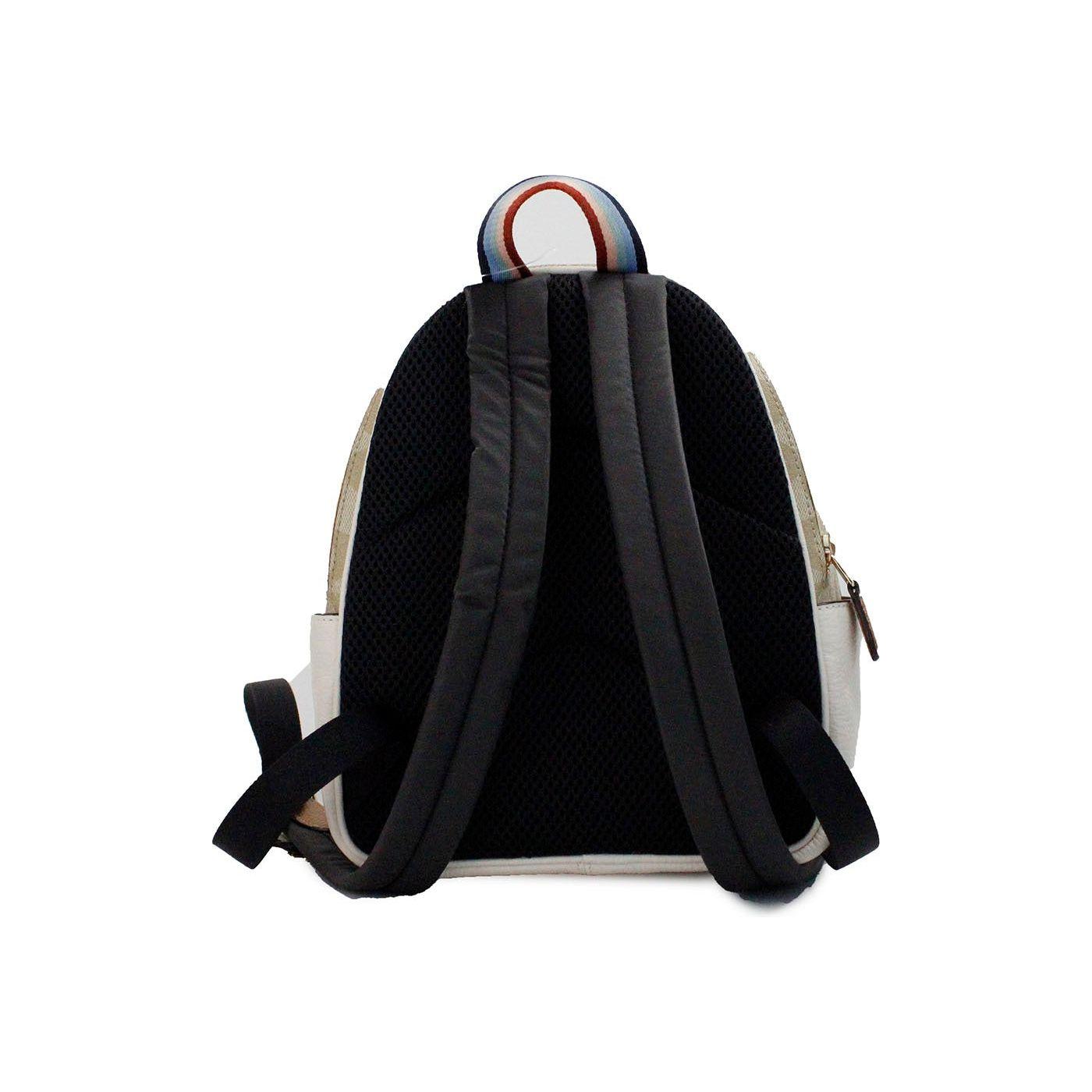 Front view with bag zipped and handles upright.