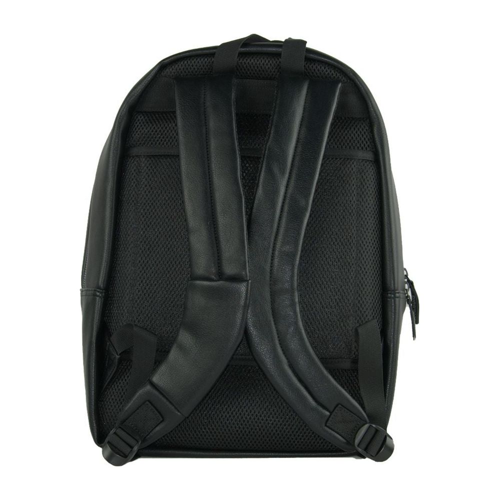 Front view with bag zipped and handles upright.