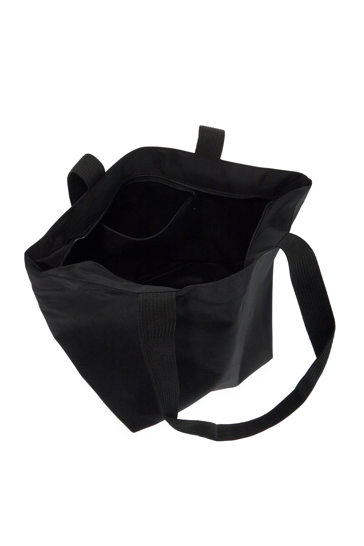 Front view with bag zipped and handles upright.